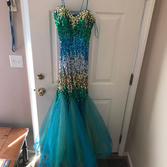 Prom dress - Picture 4 of 4
